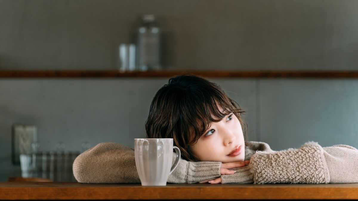 婚活のデートや将来に悩む30代の女性